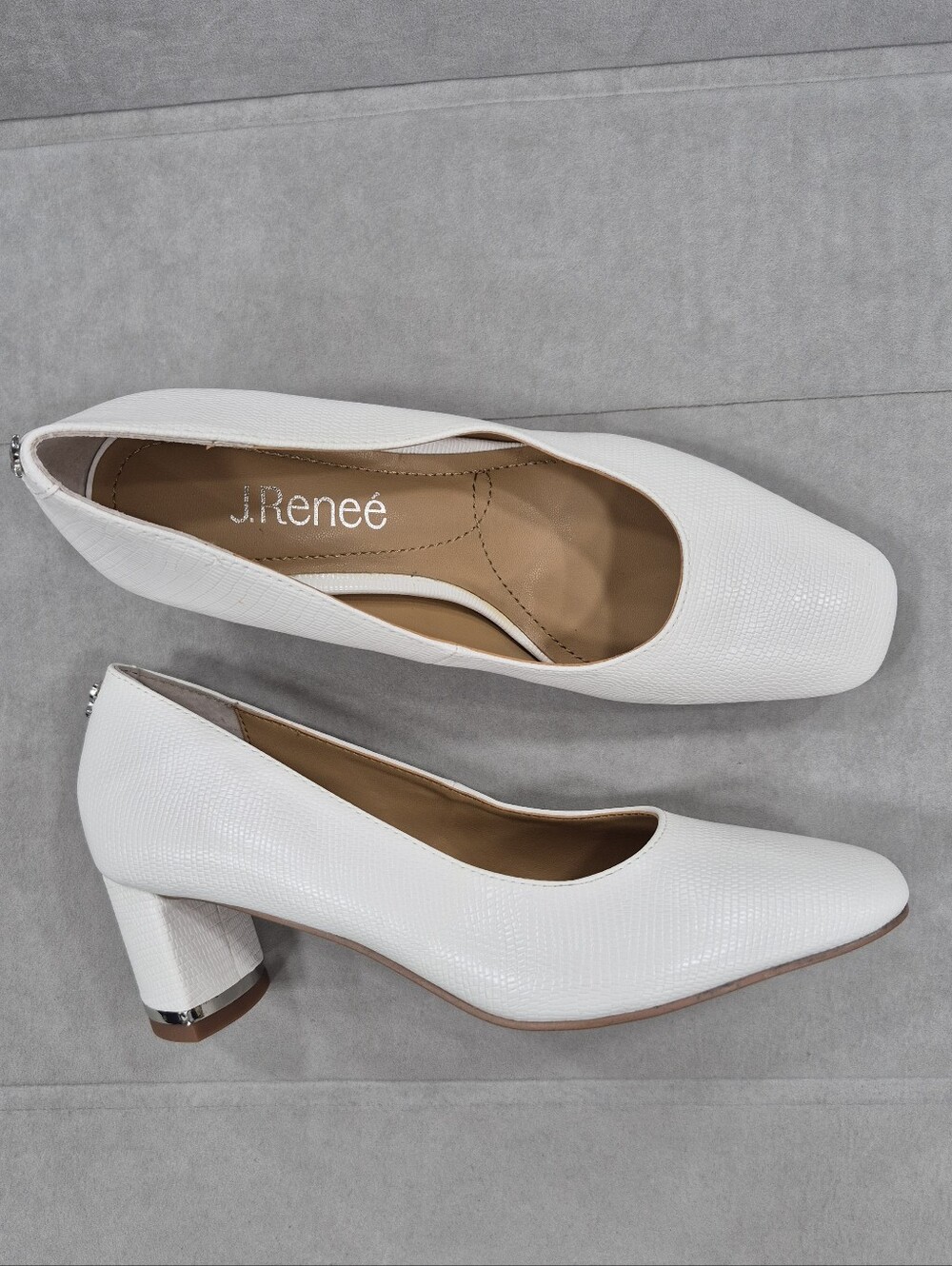 J.Renee Olivienne Snakeskin Embossed Pump women's 5M white with chrome accents